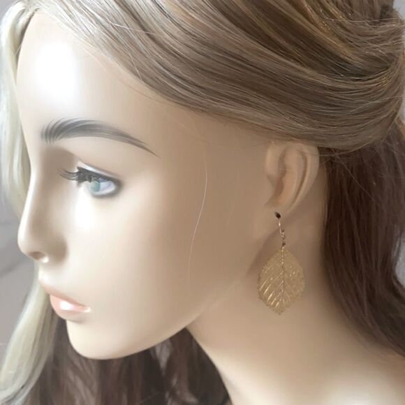 Jewelry - Beautiful Gold Leaf Earrings